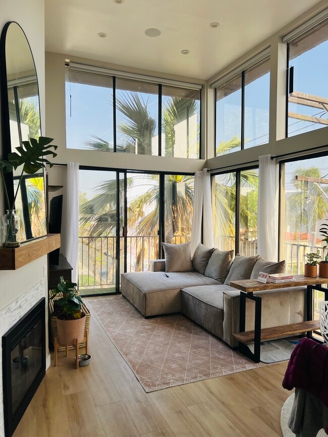 869 S Wooster St, Unit 309 in Los Angeles, CA - Building Photo - Building Photo