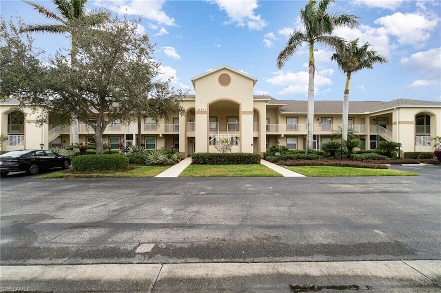 21301 Lancaster Run, Unit 821 in Estero, FL - Building Photo