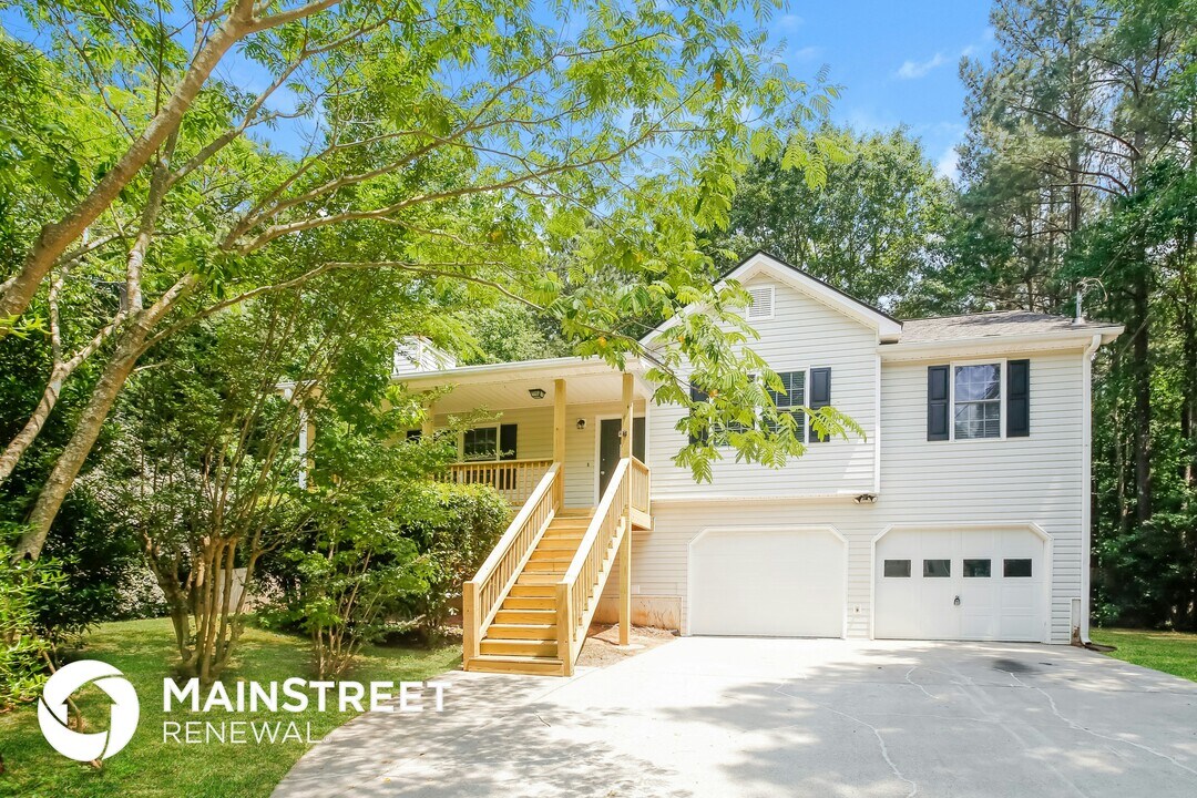 35 Streamview Trail in Douglasville, GA - Building Photo