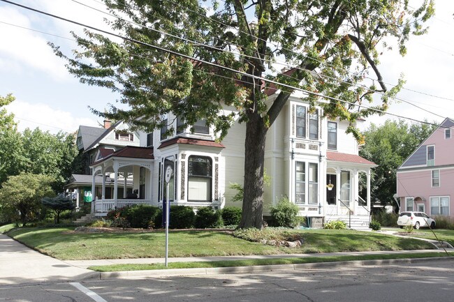600 Fountain St NE in Grand Rapids, MI - Foto de edificio - Building Photo
