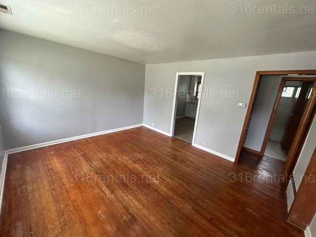 property at 2006 W Irving St