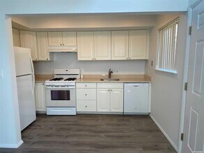 37 Linwood Rd S in Port Washington, NY - Building Photo - Building Photo