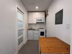 2952 SW 27th Terrace in Miami, FL - Building Photo - Building Photo