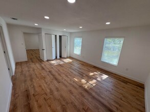 2301 S San Jose Cir in Tampa, FL - Building Photo - Building Photo