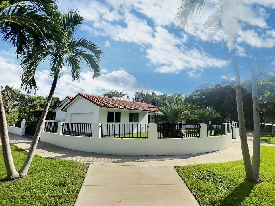 4499 SW 14th St in Miami, FL - Building Photo