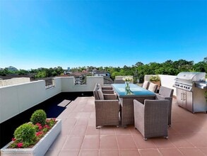 939 Queen Annes Rd in Houston, TX - Building Photo - Building Photo