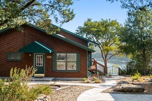 18300 W Rim Dr in Jonestown, TX - Building Photo