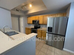 10075 Gate Pkwy N in Jacksonville, FL - Building Photo - Building Photo