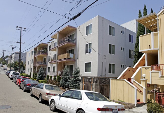 Cavalier Apartments in Oakland, CA - Foto de edificio - Building Photo