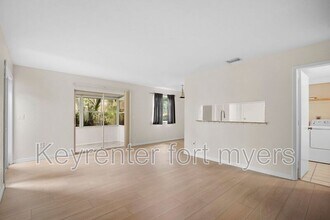 3291 Prince Edward Island Cir in Ft. Myers, FL - Foto de edificio - Building Photo