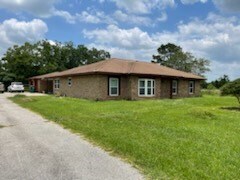 318 County Rd 296D in Alvin, TX - Building Photo