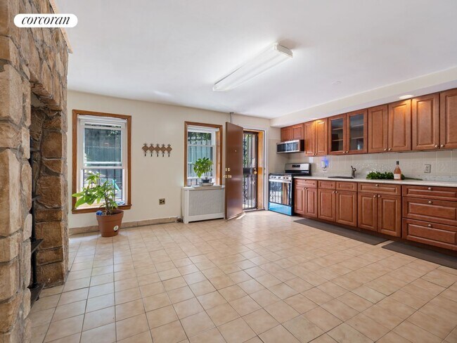 810 Lexington Ave in Brooklyn, NY - Building Photo - Building Photo