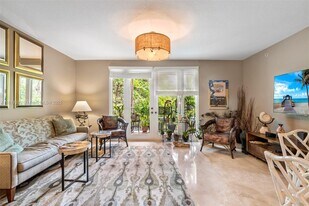 3540 Main Hwy in Miami, FL - Building Photo
