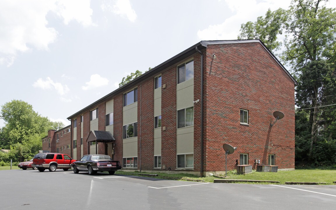 Robinson Circle Apartments in Cincinnati, OH - Building Photo