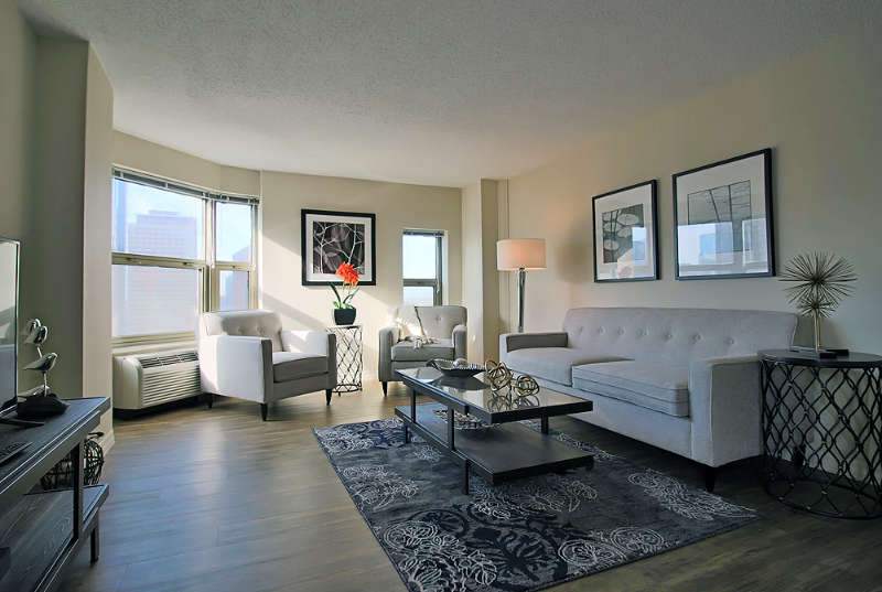 8 E Delaware Pl in Chicago, IL - Building Photo