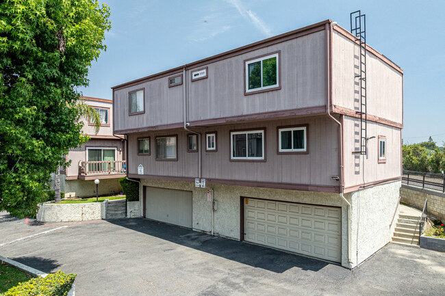 9010 Burke St in Pico Rivera, CA - Foto de edificio - Building Photo