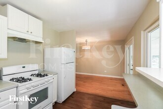 235 E Wrightwood Ave in Glendale Heights, IL - Building Photo - Building Photo