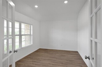3609 Oakvale Dr in Conroe, TX - Building Photo - Building Photo