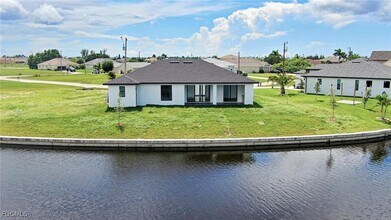 829 NW 29th Ave in Cape Coral, FL - Foto de edificio - Building Photo
