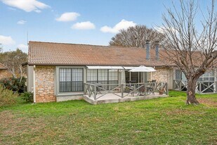 104 Big Spur S in Horseshoe Bay, TX - Building Photo