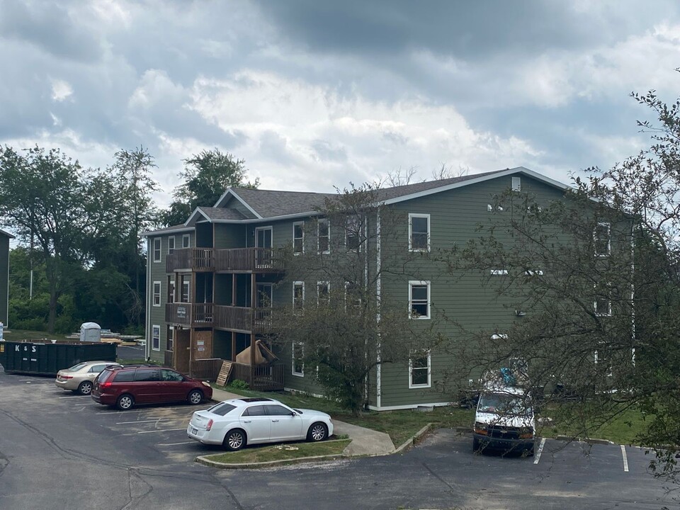 3200 H John Hinkle Pl in Bloomington, IN - Building Photo
