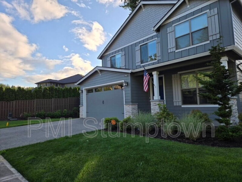 9645 SE Jeanne Rd in Happy Valley, OR - Building Photo
