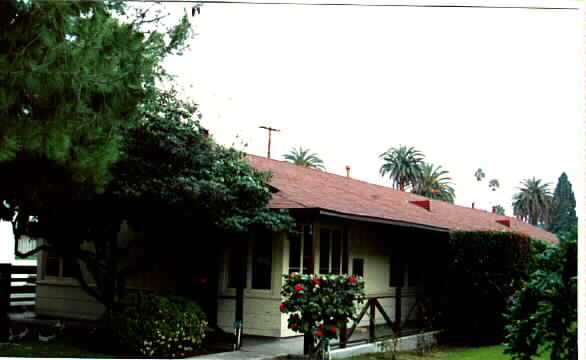 94 S Parkwood Ave in Pasadena, CA - Building Photo - Building Photo