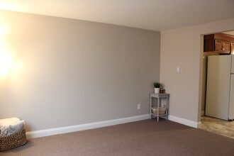 252 Montcalm St, Unit H in Chicopee, MA - Building Photo - Building Photo