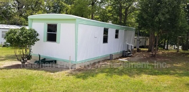 1042 Cloninger St in Clover, SC - Building Photo - Building Photo
