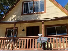 23784 Springwater Rd in Crestline, CA - Building Photo