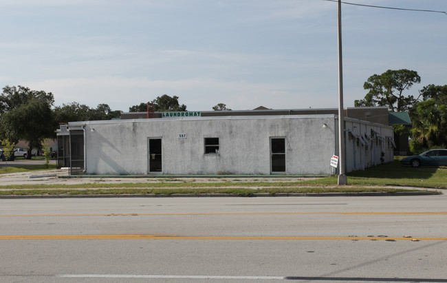 597 W Hickpochee Ave in La Belle, FL - Foto de edificio - Building Photo