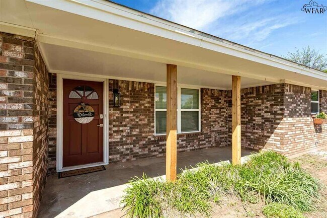600 S Walnut St in Holliday, TX - Building Photo - Building Photo