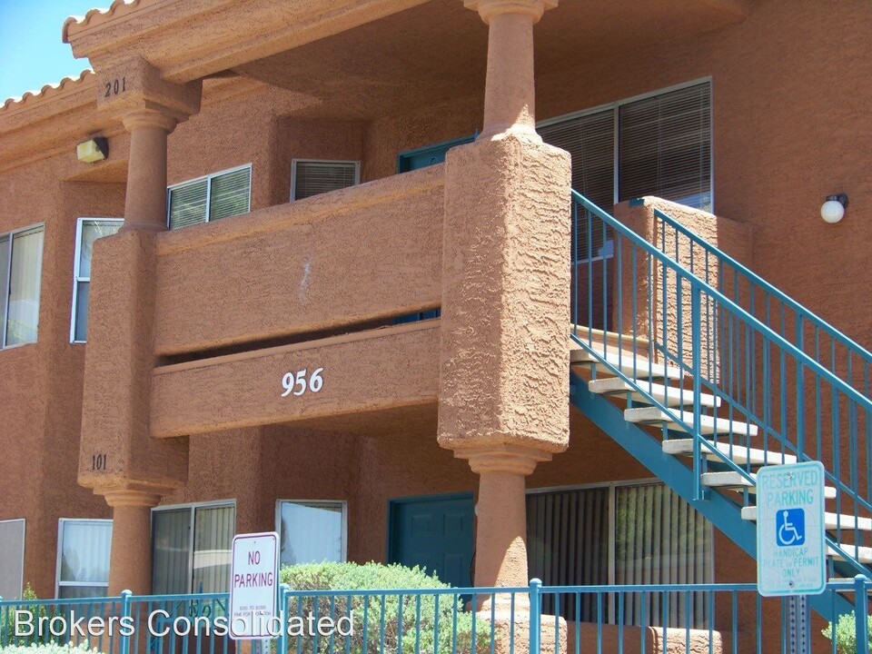 956 Mesquite Springs Dr in Mesquite, NV - Foto de edificio