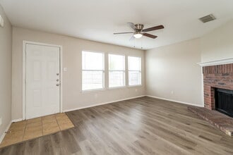 2246 Midbury Dr in Lancaster, TX - Building Photo - Building Photo