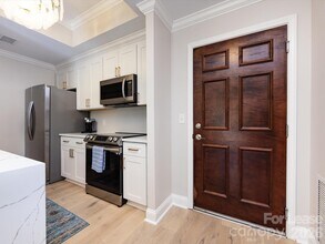 300 W 5th St in Charlotte, NC - Building Photo - Building Photo