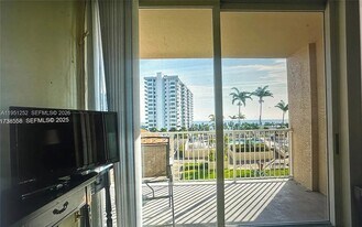 3020 NE 32nd Ave, Unit 817 in Fort Lauderdale, FL - Building Photo