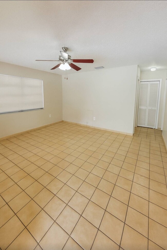 3192 SW 25th Ter in Miami, FL - Building Photo - Building Photo