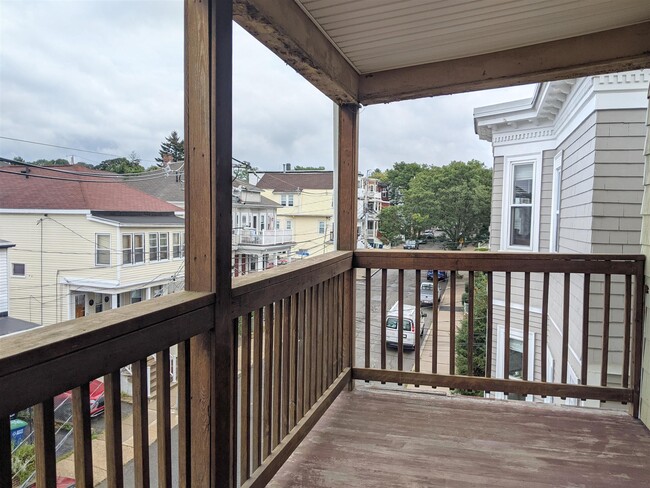 104 Conwell Ave, Unit 3 in Somerville, MA - Building Photo - Building Photo