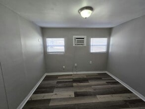 4943 E Hillsborough Ave in Tampa, FL - Building Photo - Building Photo