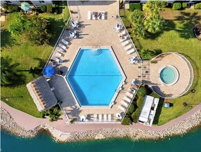 1024 Manatee Rd, Unit C207 in Naples, FL - Foto de edificio - Building Photo