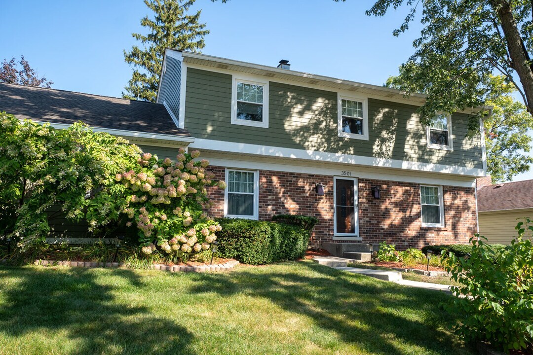 3501 Saratoga Ave in Downers Grove, IL - Building Photo