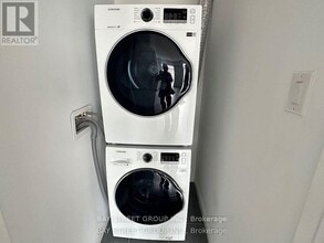 2333 Sawgrass Dr in Oakville, ON - Building Photo - Building Photo