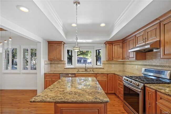 property at 1430 N Maple St