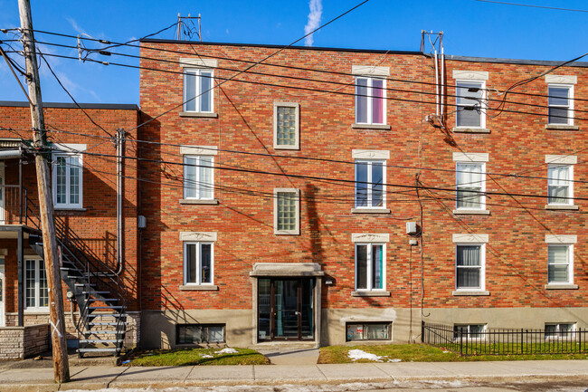 385 9E Av in Montréal, QC - Building Photo - Building Photo