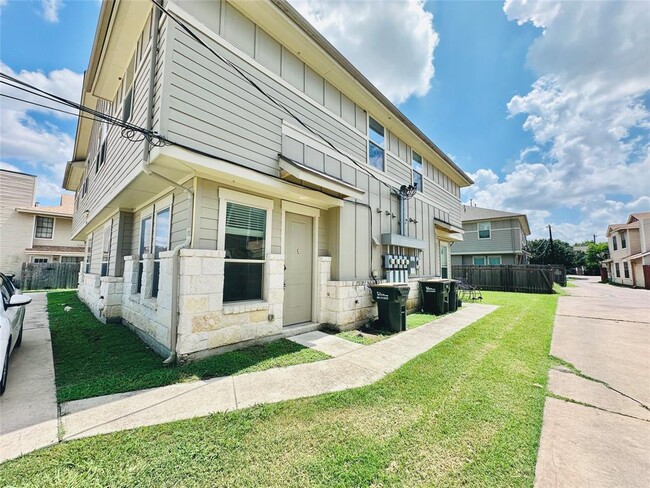 property at 2216 Creekside Ln