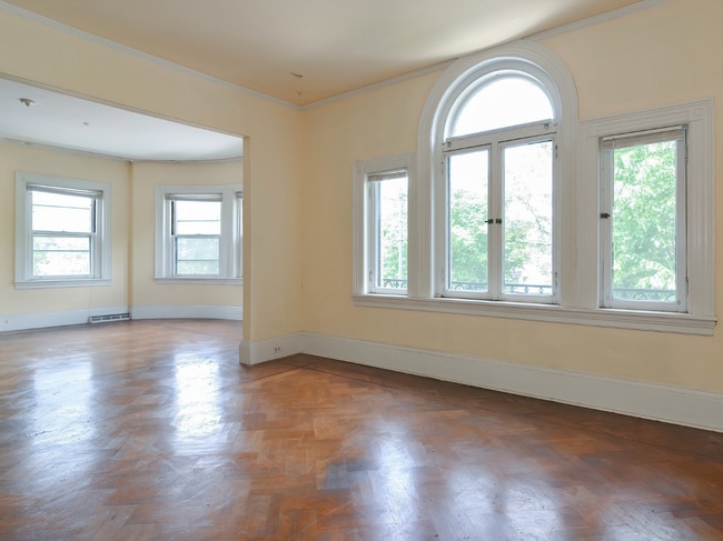 923 Beacon St, Unit 2 in Boston, MA - Foto de edificio - Building Photo
