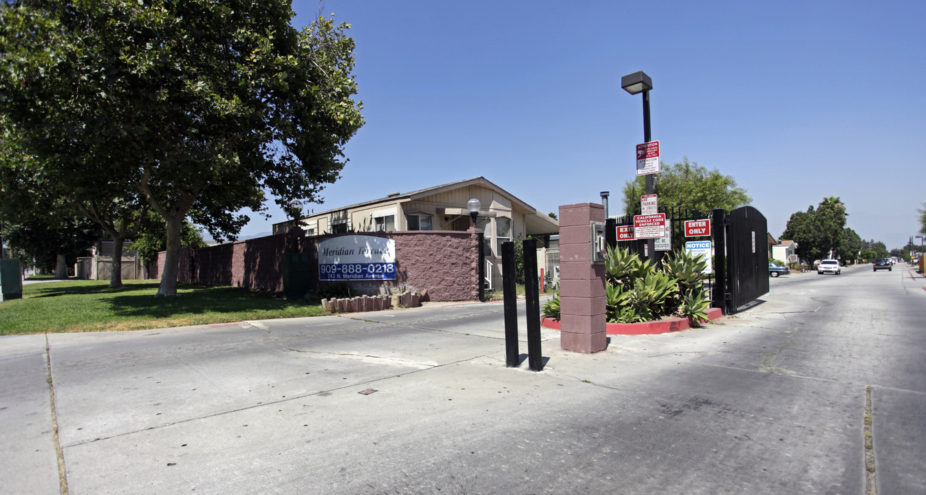 Meridian Terrace Mobile Home in San Bernardino, CA - Foto de edificio