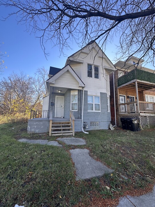 558 Holbrook Ave in Detroit, MI - Foto de edificio