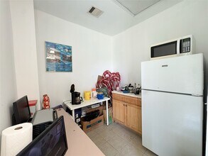 12317 Bellaire Blvd in Houston, TX - Building Photo - Building Photo