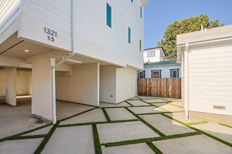 1321 N June St, Unit 3 in Los Angeles, CA - Building Photo - Building Photo